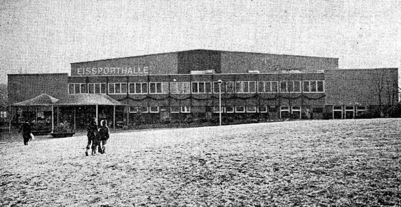 Eissporthalle Frontansicht nach der Eröffnung im Dezember 1977